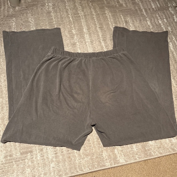 Brandy Melville Anastasia Sweatpants - Picture 3 of 3